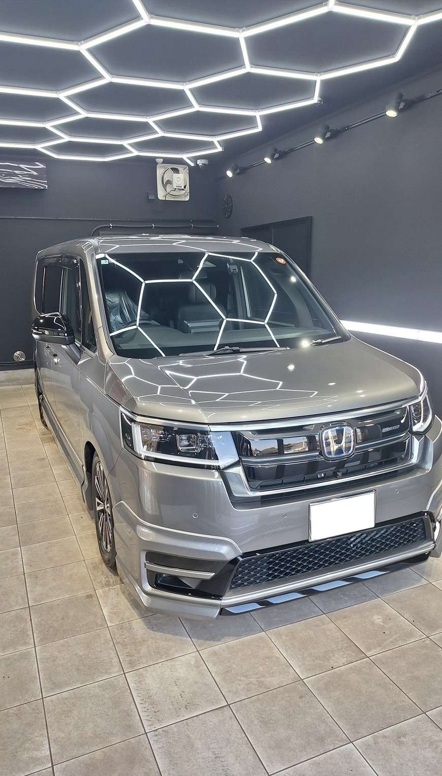 【ホンダ ステップワゴン】ジーテクニッククリスタルセラムライト ボディ磨き 茨城県つくばみらい市より