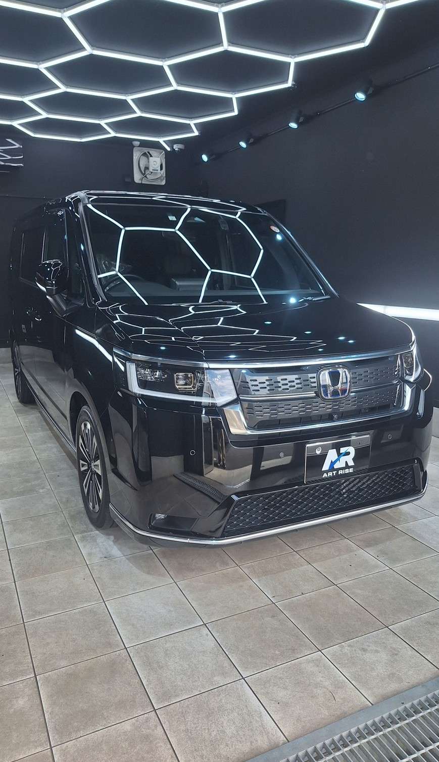 【ホンダ ステップワゴン】グラヴィス ボディ磨き 茨城県下妻市より