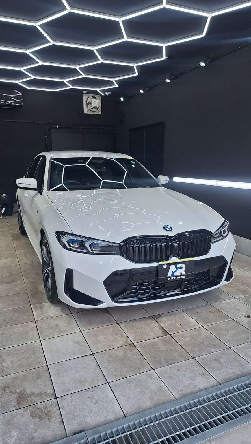 【BMW 318i】リアルガラスコートＭ ボディ磨き 茨城県つくば市より