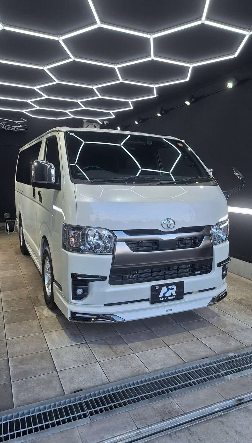 【トヨタ ハイエース】リアルガラスコートR ボディ磨き 茨城県結城郡より