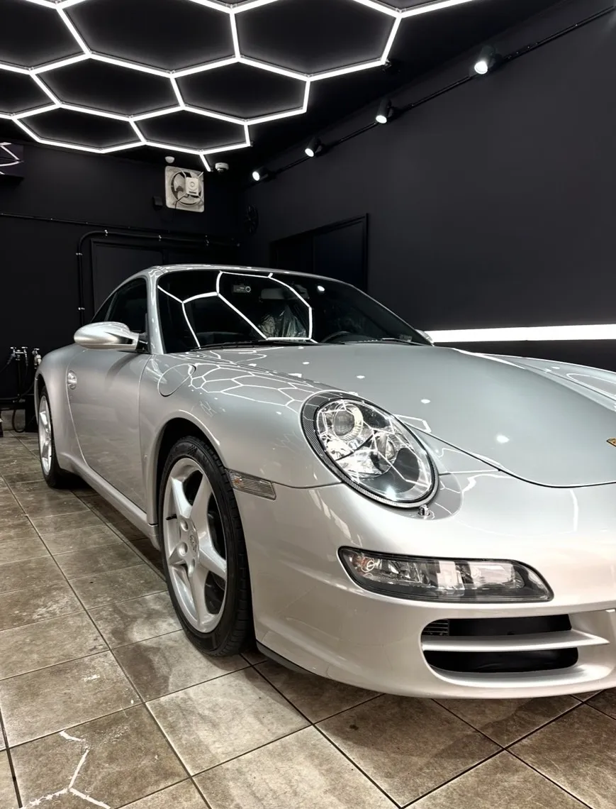 【ポルシェ 911】グラヴィス ボディ磨き 茨城県つくば市より