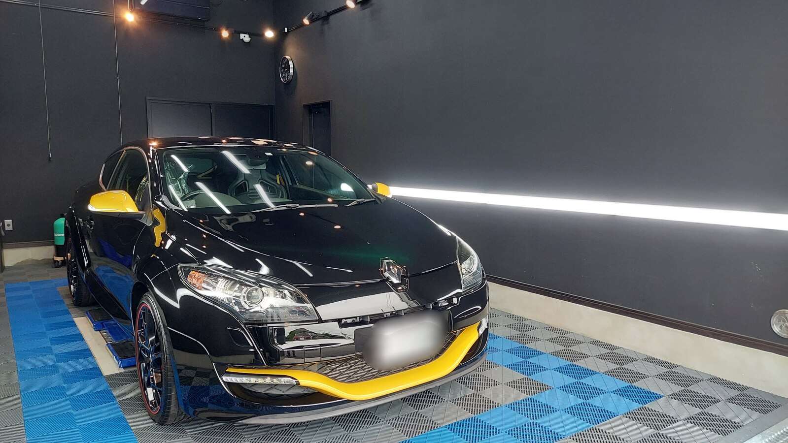 【ルノー　メガーヌRS】　ボディ磨き　エシュロンゼンゼロ　ハイモースコート　セラミックコーティング　茨城県　下妻市