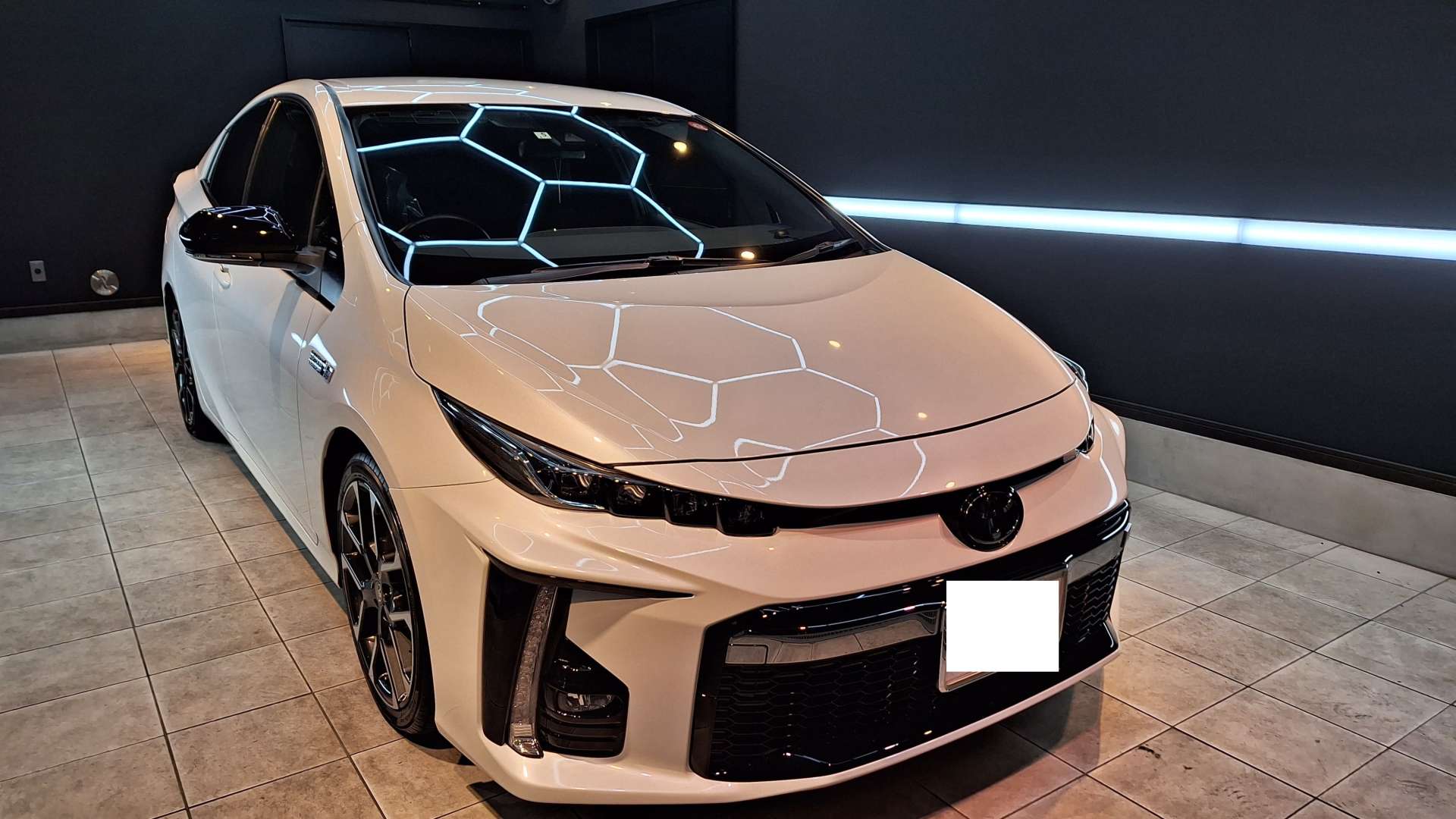 【プリウスPHV GRスポーツ】　リアルガラスコートＲ　ボディ磨き　茨城県常総市より
