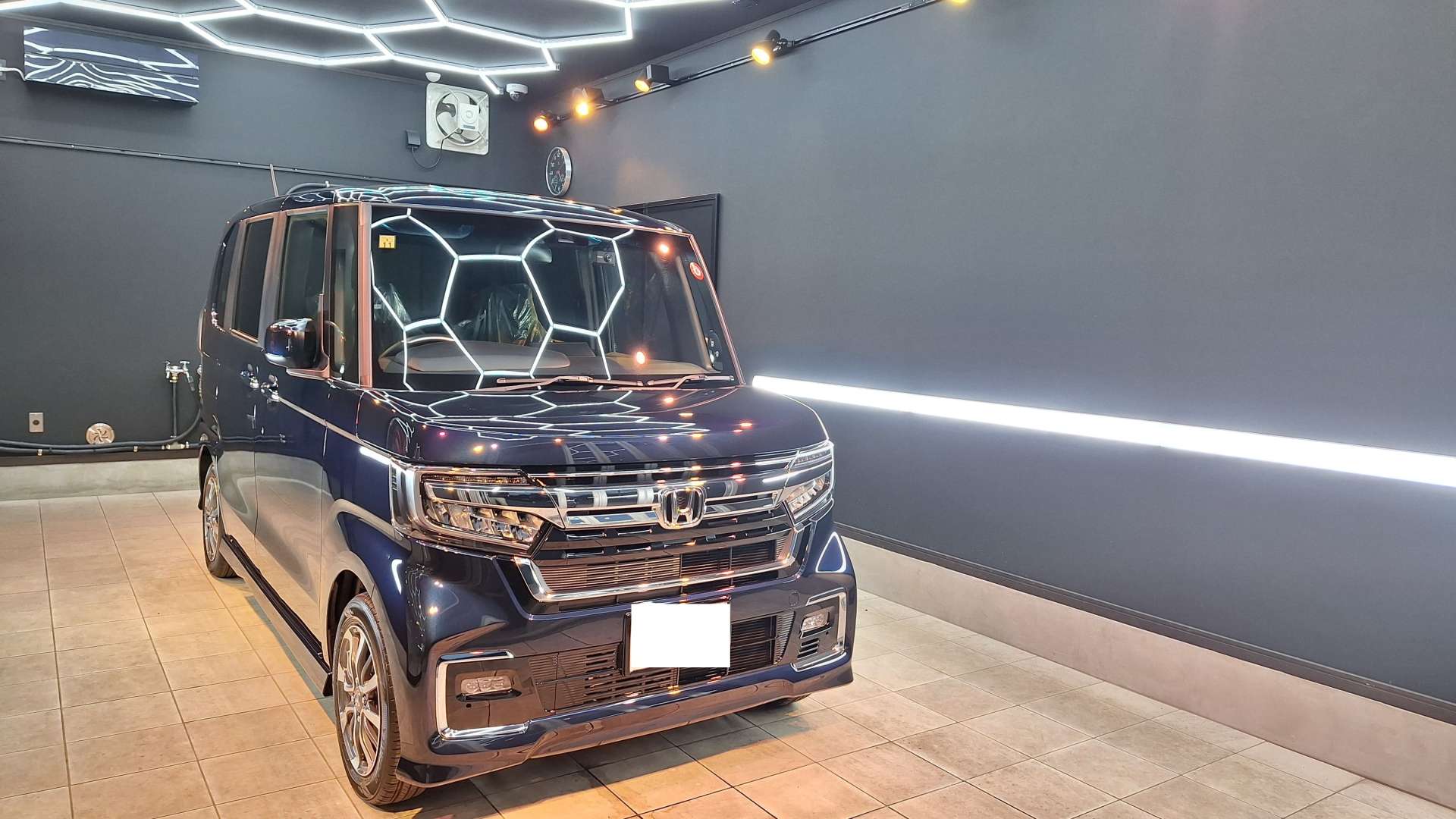 【ホンダ N-BOX】 新車なのにキズだらけ　リアルガラスコートM　ボディ磨き 茨城県つくば市より