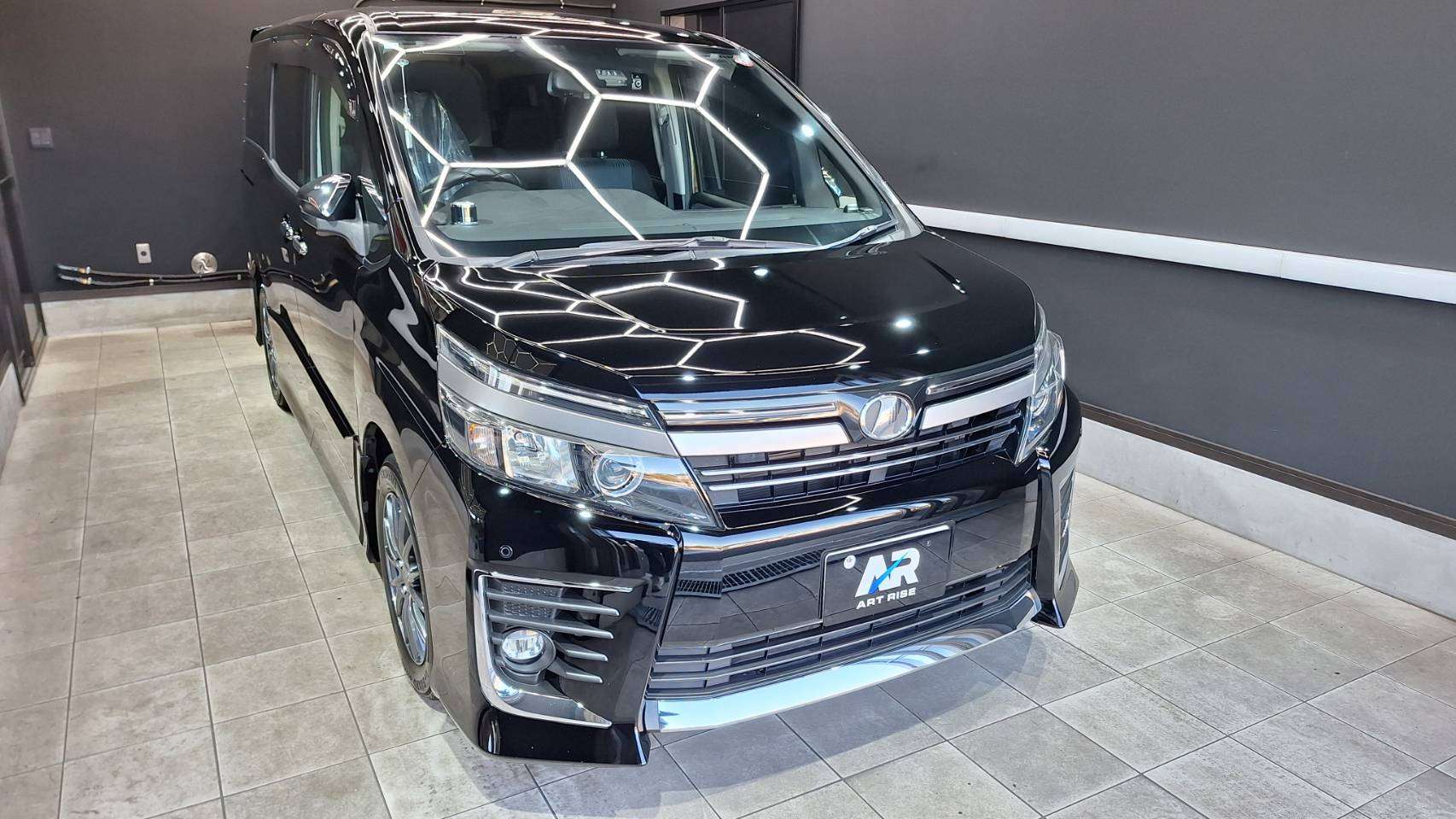 【トヨタ ヴォクシー】リアルガラスコートＭ ボディ磨き 茨城県坂東市より